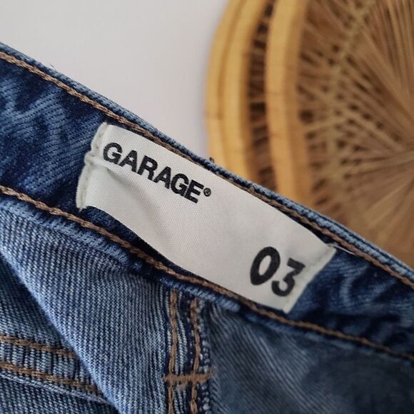 Garage Mom Jeans Distressed 3 - Picture 7 of 8